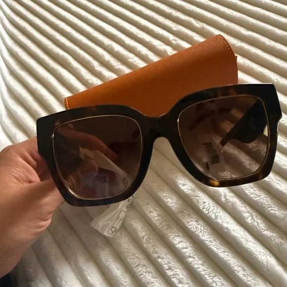 Tory Burch Tortoiseshell Frame with Brown Lenses and Orange Case - Picture 6 of 6